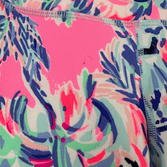 GUC LILLY PULITZER LUXLETIC CAPRI SIZE LARGE - Picture 3 of 4